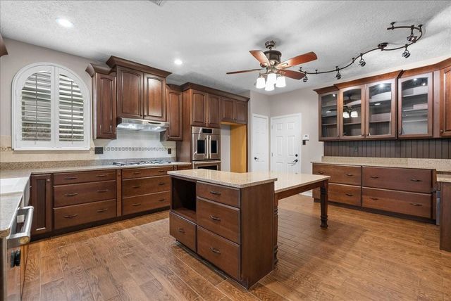 1006 Chesterwood Drive, Pearland, TX 77581
