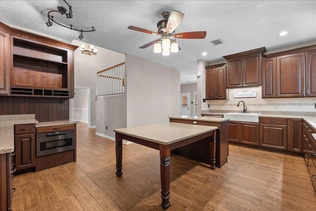 1006 Chesterwood Drive, Pearland, TX 77581