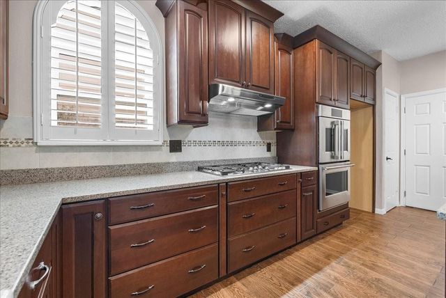 1006 Chesterwood Drive, Pearland, TX 77581