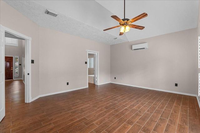 1006 Chesterwood Drive, Pearland, TX 77581