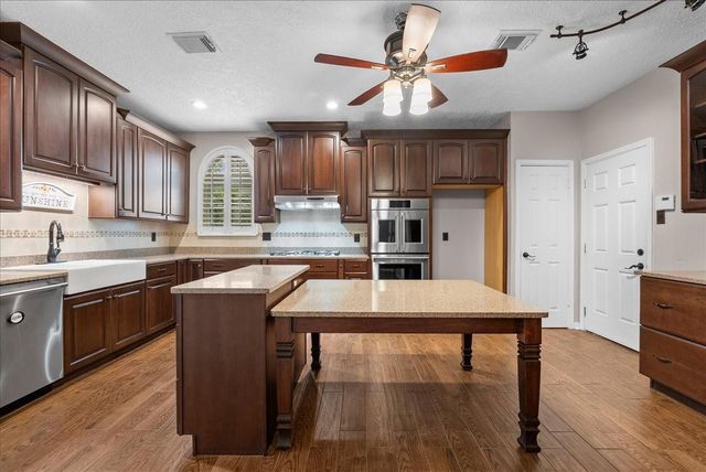 1006 Chesterwood Drive, Pearland, TX 77581