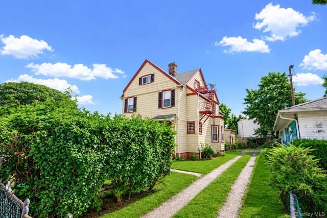 12-52 Bay Park Place, Bayswater, NY 11691