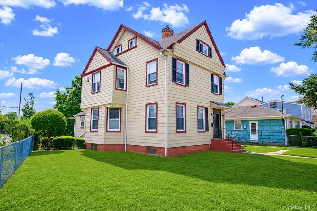 12-52 Bay Park Place, Bayswater, NY 11691