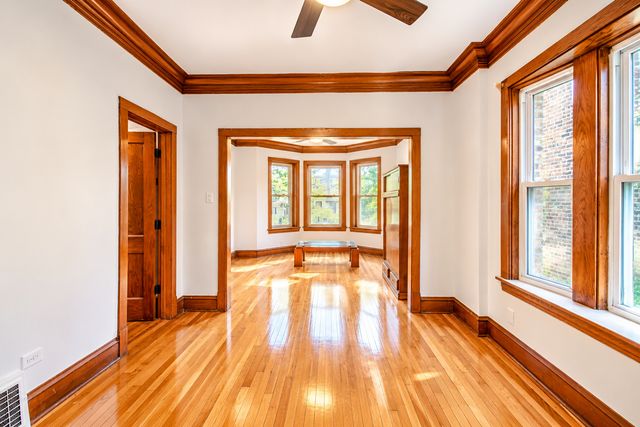 3916 N Kedzie Avenue 1, Chicago, IL 60618