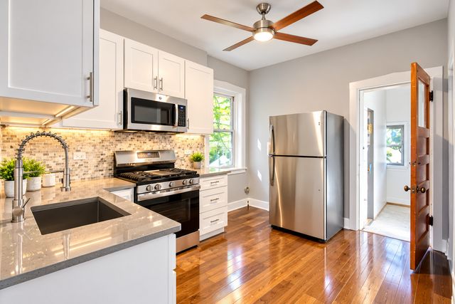 3916 N Kedzie Avenue 1, Chicago, IL 60618
