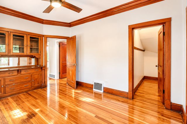 3916 N Kedzie Avenue 1, Chicago, IL 60618