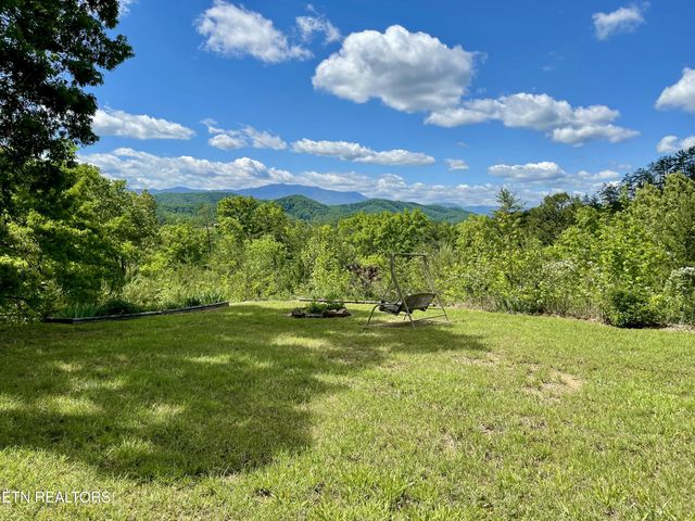 1033 Shell Mountain Rd, Sevierville, TN 37876