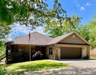 1033 Shell Mountain Rd, Sevierville, TN 37876