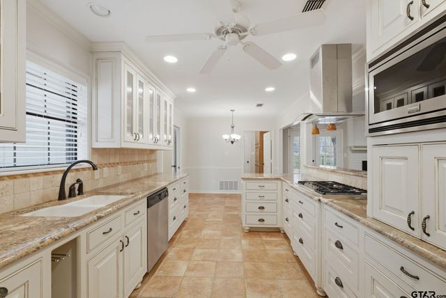 3308 Moss Glen Circle, Tyler, TX 75707