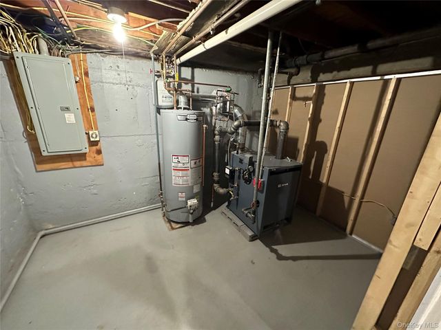 75 Cornwell Avenue, Williston Park, NY 11596