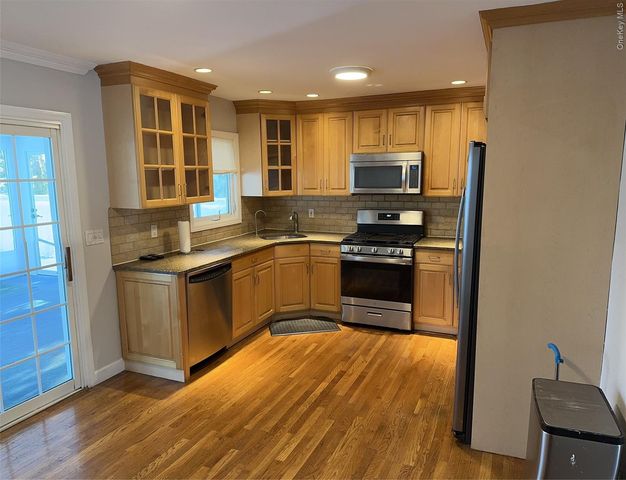 75 Cornwell Avenue, Williston Park, NY 11596