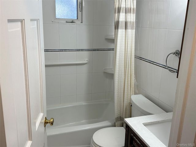 75 Cornwell Avenue, Williston Park, NY 11596