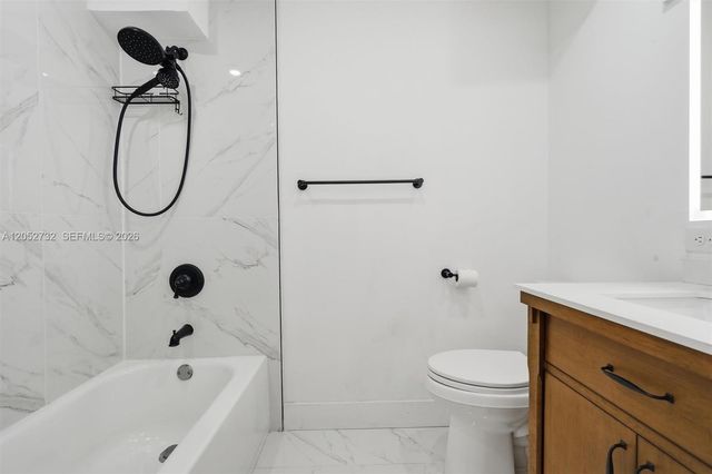110 Salamanca Avenue 202, Coral Gables, FL 33134