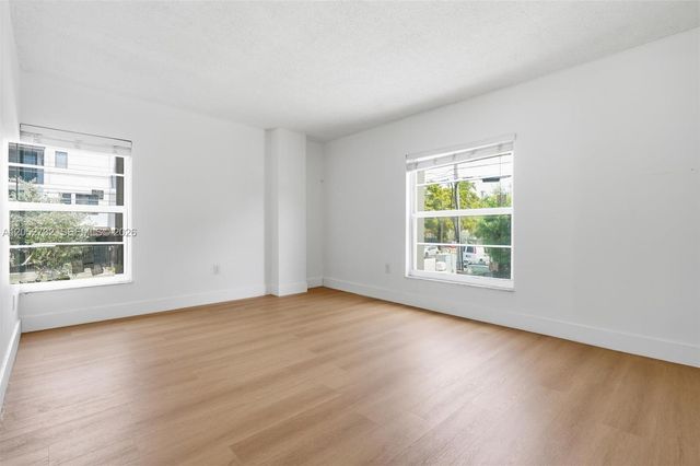 110 Salamanca Avenue 202, Coral Gables, FL 33134
