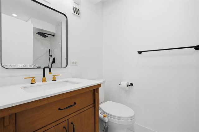 110 Salamanca Avenue 202, Coral Gables, FL 33134