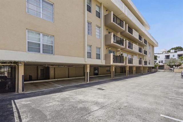 110 Salamanca Avenue 202, Coral Gables, FL 33134