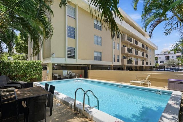 110 Salamanca Avenue 202, Coral Gables, FL 33134