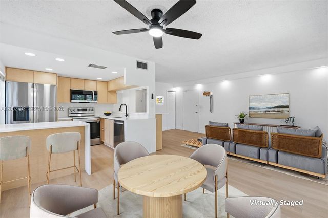 110 Salamanca Avenue 202, Coral Gables, FL 33134