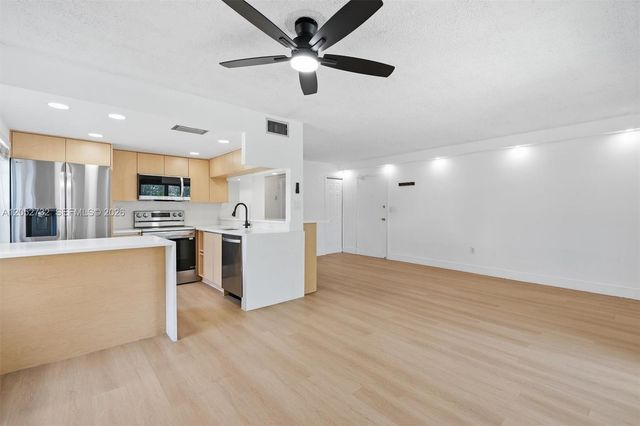110 Salamanca Avenue 202, Coral Gables, FL 33134