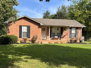 401 Pacific Ave, Oak Grove, KY 42262