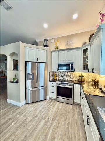 2319 NW 193rd Ave, Pembroke Pines, FL 33029