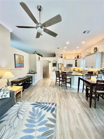 2319 NW 193rd Ave, Pembroke Pines, FL 33029