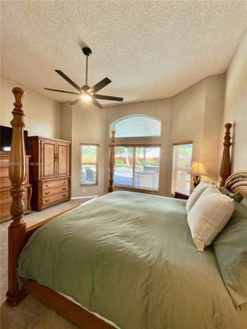 2319 NW 193rd Ave, Pembroke Pines, FL 33029