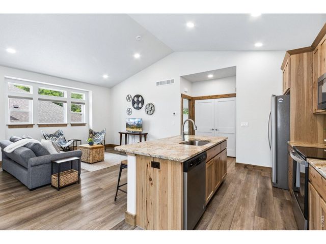 1060 Cleveland Ave, Loveland, CO 80537