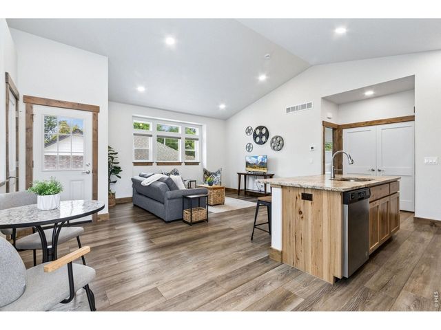 1060 Cleveland Ave, Loveland, CO 80537