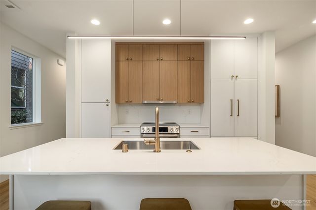 3616 Francis Avenue N, Seattle, WA 98103