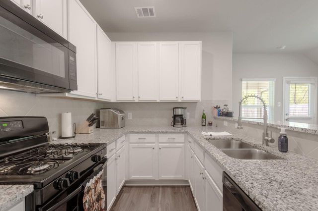 112 Cape Buffalo Drive, Huntsville, TX 77320