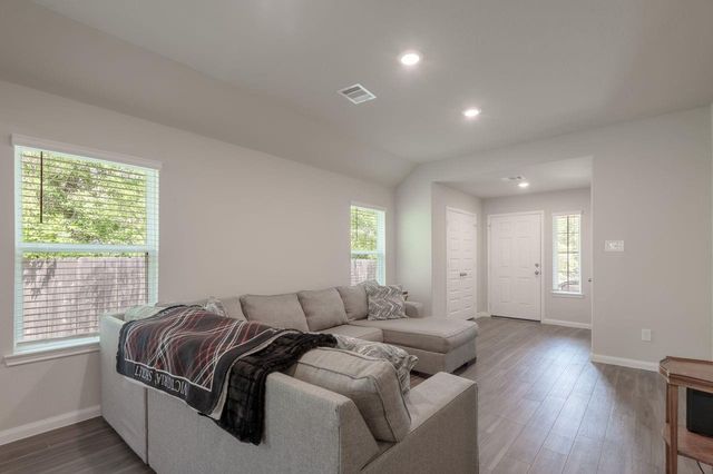 112 Cape Buffalo Drive, Huntsville, TX 77320