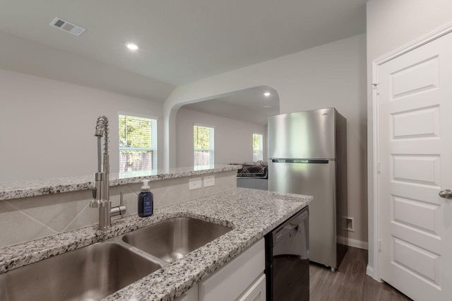 112 Cape Buffalo Drive, Huntsville, TX 77320