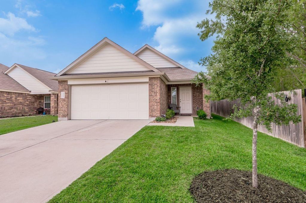 112 Cape Buffalo Drive, Huntsville, TX 77320
