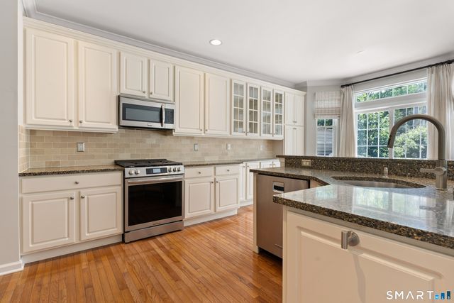 14 Cambridge Drive 14, Danbury, CT 06811