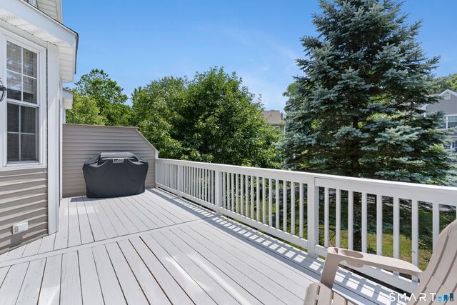 14 Cambridge Drive 14, Danbury, CT 06811