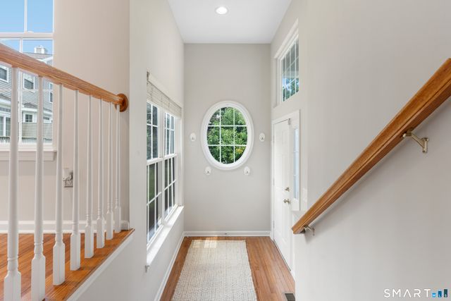 14 Cambridge Drive 14, Danbury, CT 06811