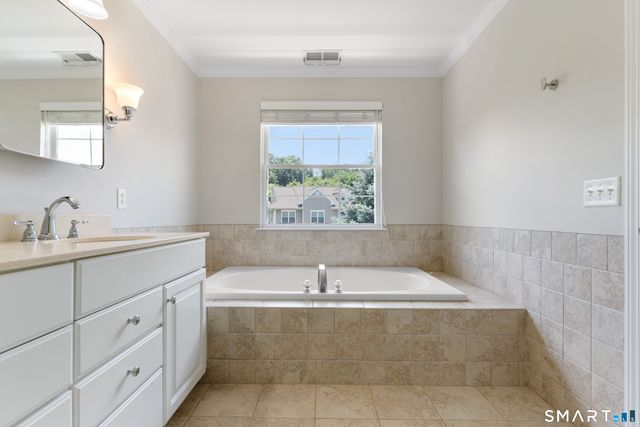 14 Cambridge Drive 14, Danbury, CT 06811
