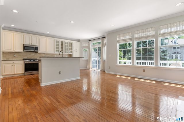 14 Cambridge Drive 14, Danbury, CT 06811