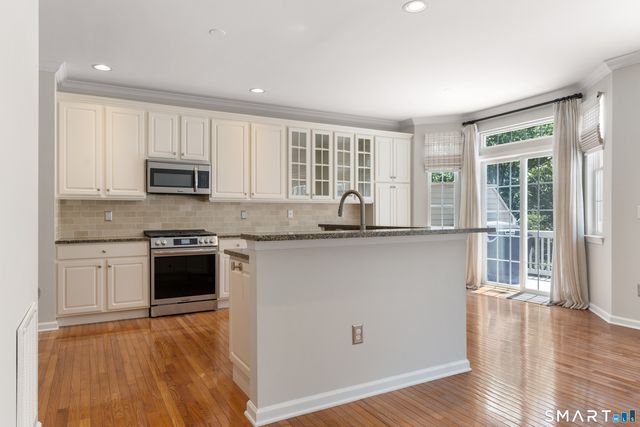 14 Cambridge Drive 14, Danbury, CT 06811
