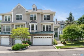 14 Cambridge Drive 14, Danbury, CT 06811