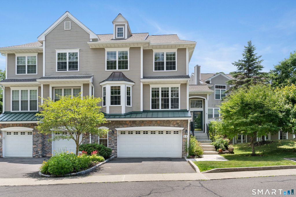 14 Cambridge Drive 14, Danbury, CT 06811