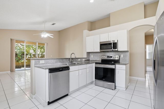 1495 SW 105th Avenue, Pembroke Pines, FL 33025