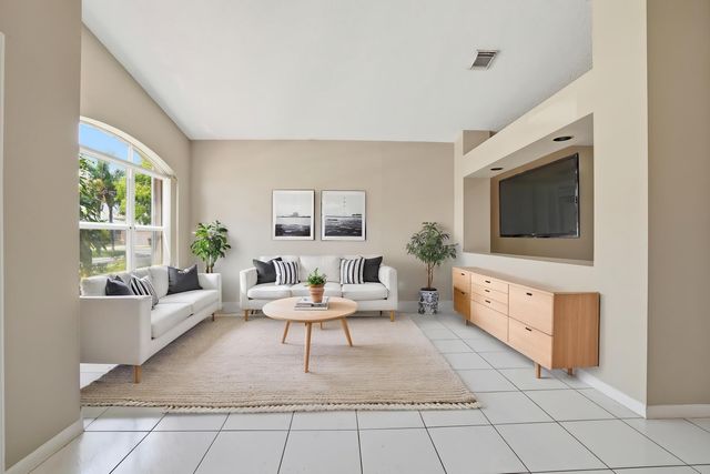 1495 SW 105th Avenue, Pembroke Pines, FL 33025