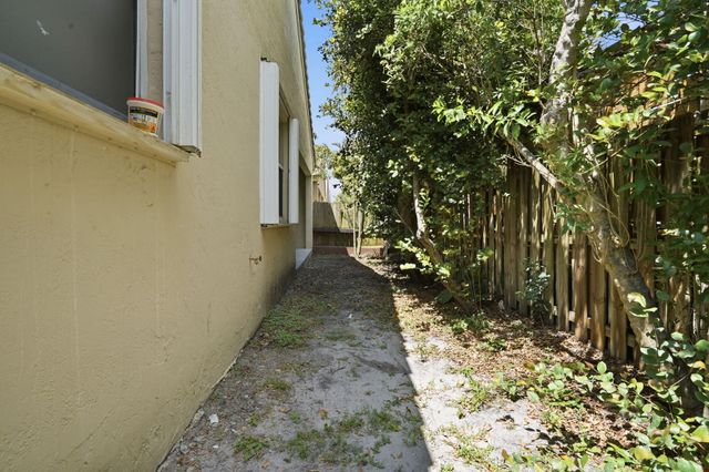 1495 SW 105th Avenue, Pembroke Pines, FL 33025