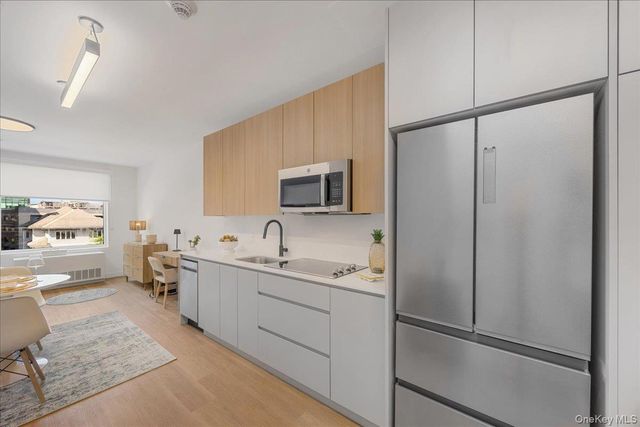 8 Chester Avenue 111, White Plains, NY 10601