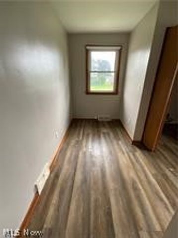 525 W Omar Street, Struthers, OH 44471