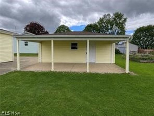 525 W Omar Street, Struthers, OH 44471