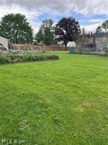 525 W Omar Street, Struthers, OH 44471