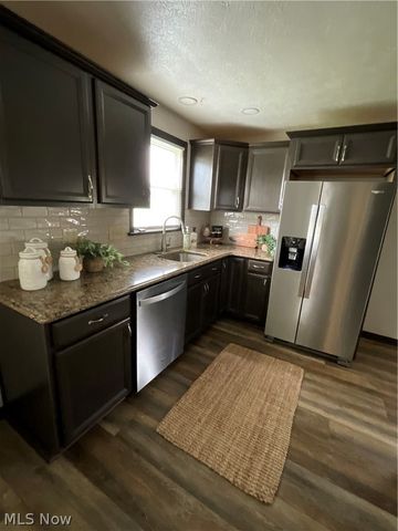 525 W Omar Street, Struthers, OH 44471